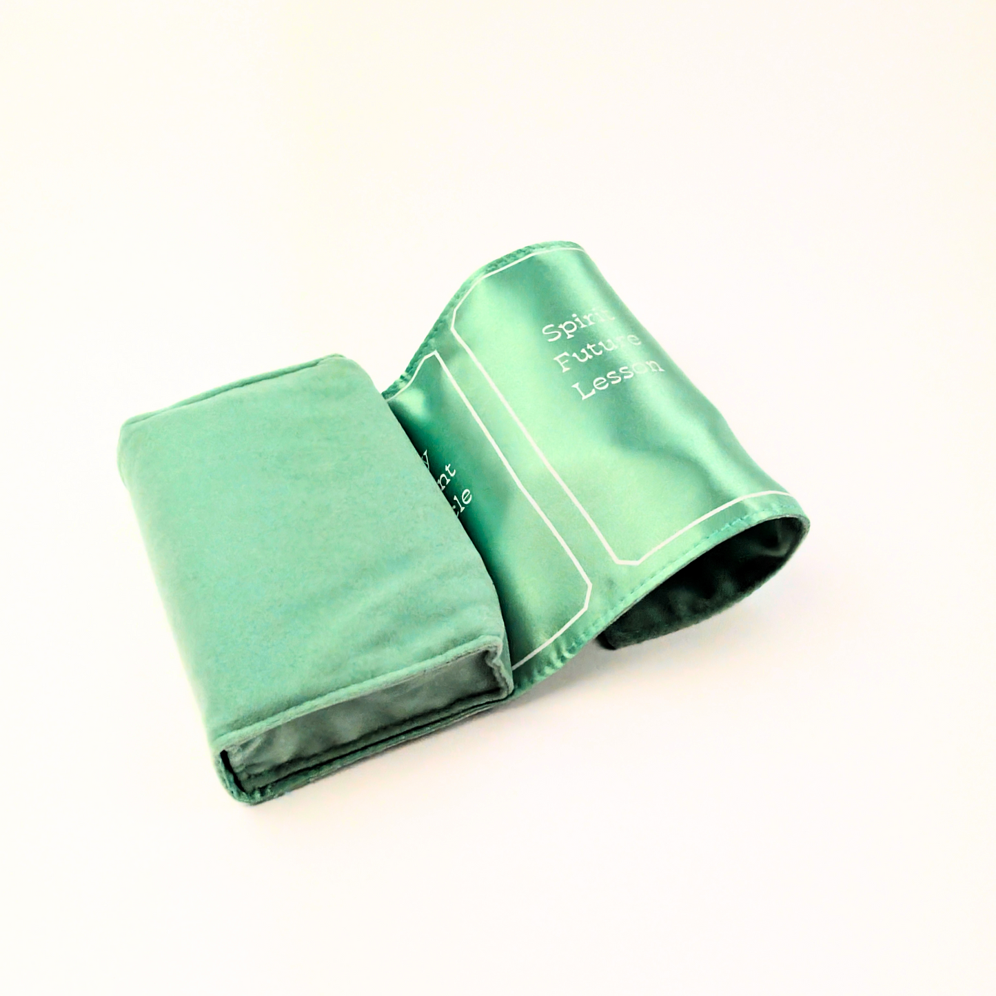 Tarot Wrap: The Perfect Companion for Your Tarot Cards (Mint)