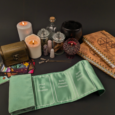 Tarot Wrap: The Perfect Companion for Your Tarot Cards (Mint)