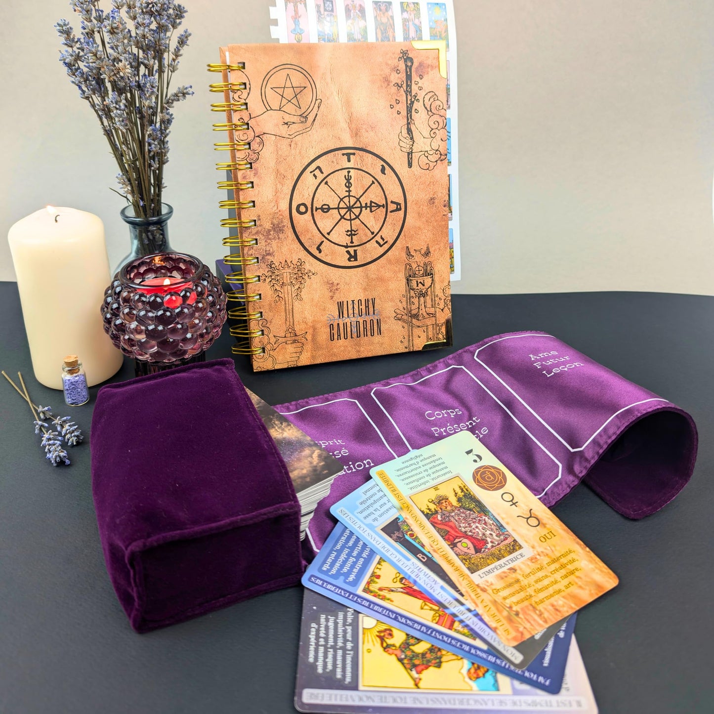 Witchy Cauldron Français Ensemble d'apprentissage du Tarot pour Débutants: Cartes de Tarot d'apprentissage pour Débutants, Porte-Tarot en Satin et Journal de Tarot pour la Planification Spirituelle