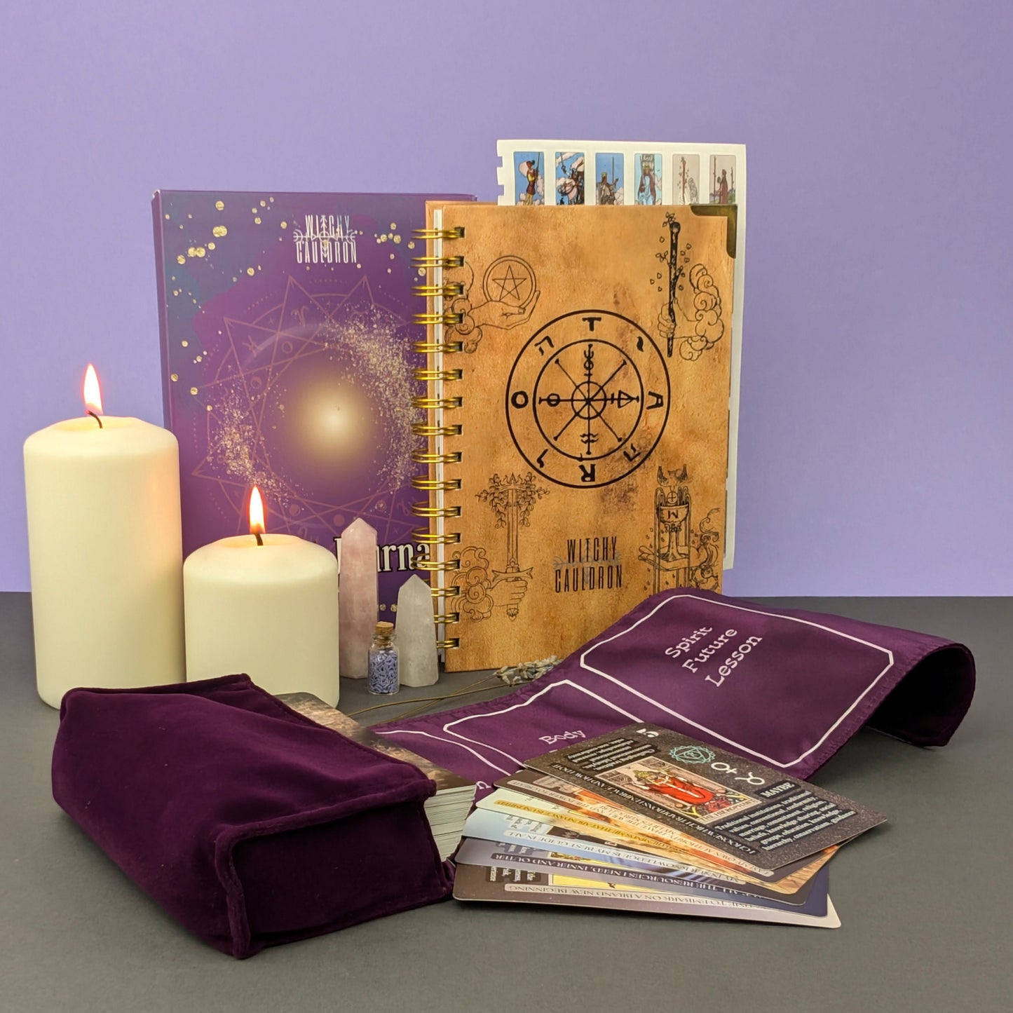 Kit de aprendizaje de tarot Witchy Cauldron para principiantes: aprendizaje de cartas del tarot para principiantes, soporte de tarot de satén y diario de tarot para planificar lo espiritual